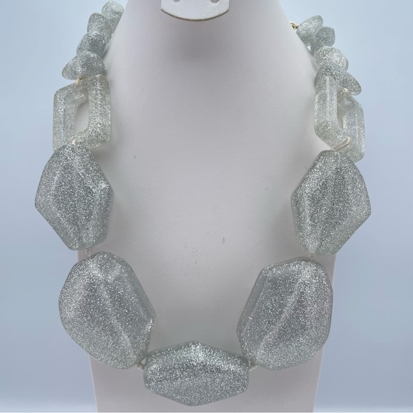 Runway Frosted Silver Glitter Resin Geometric Statement Necklace - Picture 1 of 7